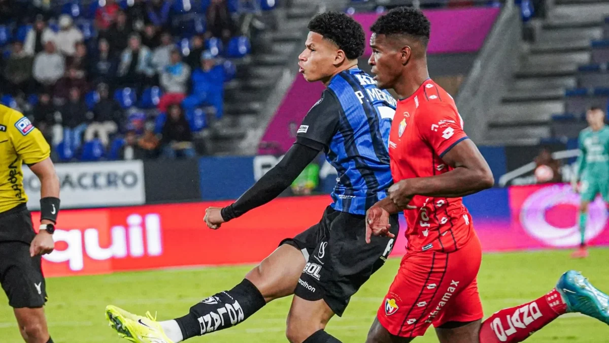 Patrik Mercado durante un partido con Independiente del Valle, club al que continúa vinculado tras frustrarse su fichaje por el Sevilla FC.
