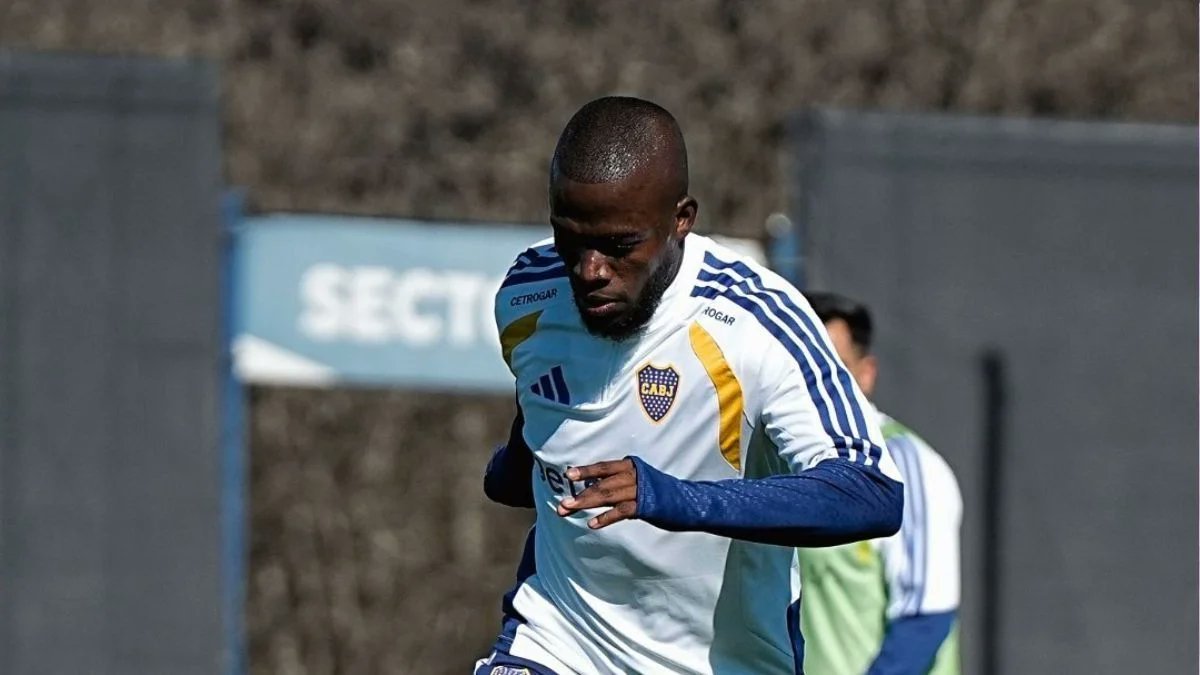 Enner Valencia en su primer entrenamiento con Boca Juniors.