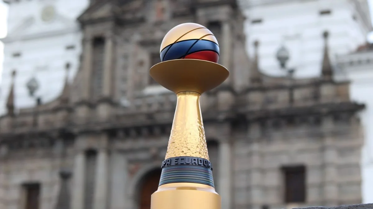 La Federación Ecuatoriana de Fútbol organiza la Copa Ecuador.