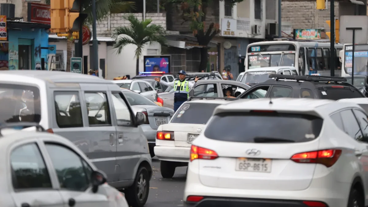 El crecimiento urbano y la falta de planificación vial han incrementado los problemas de movilidad en Guayaquil y sus principales accesos.