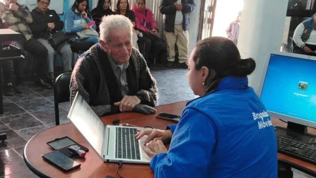 SRI facilita la rebaja del impuesto vehicular para adultos mayores y personas con discapacidad