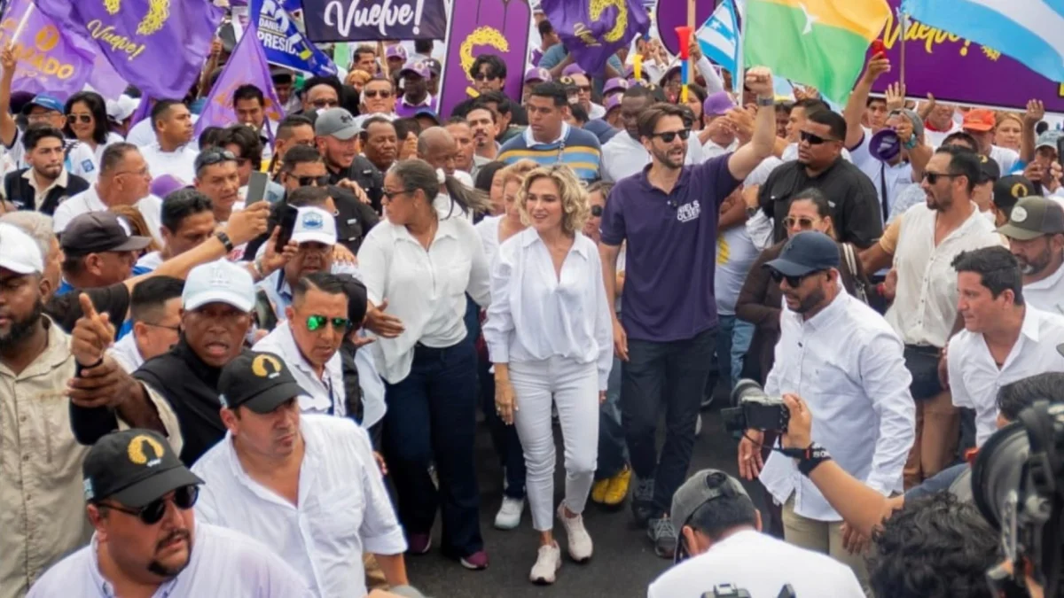 Cynthia Viteri y Andrés Guschmer lideraron la marcha de ADN en Guayas.