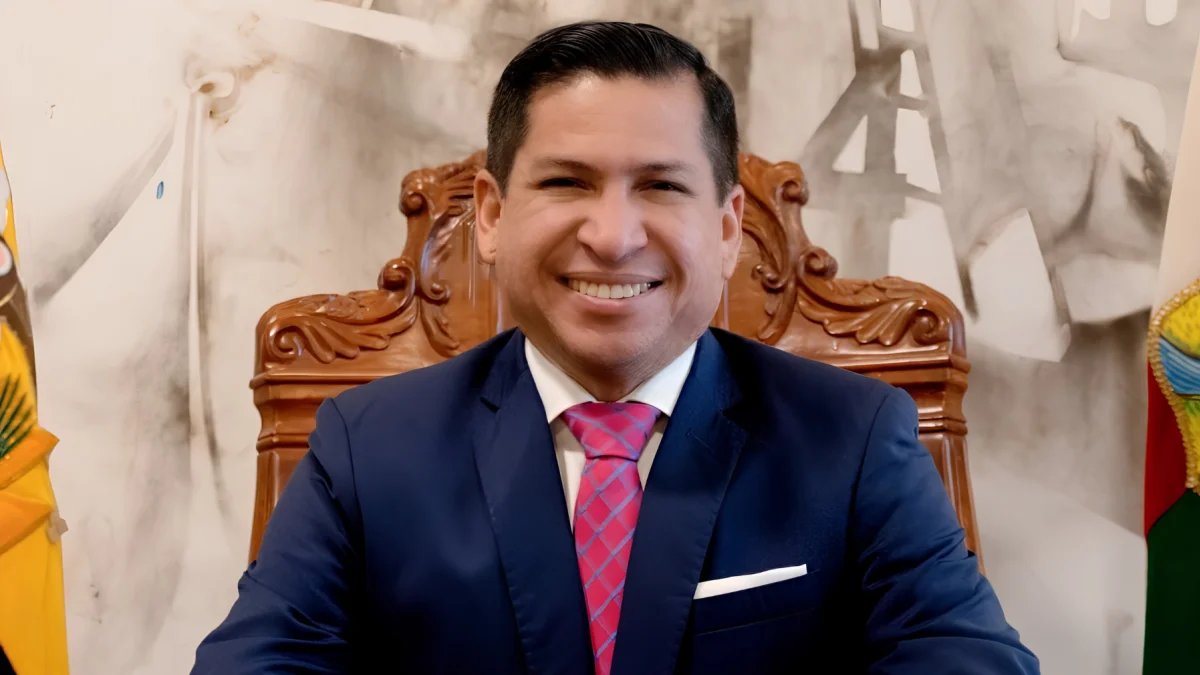 Autoridades locales en medio de la incertidumbre tras la renuncia del alcalde Darío Macas.