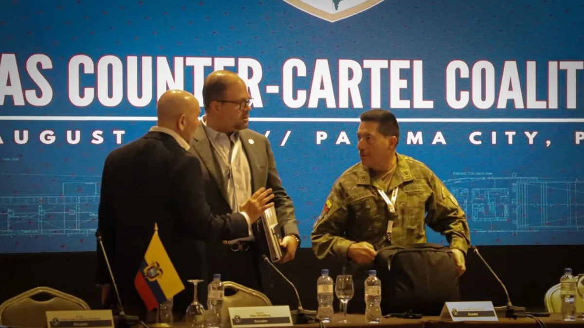 Colombia moviliza Fuerzas Armadas en la frontera con Ecuador para frenar el narcotráfico.