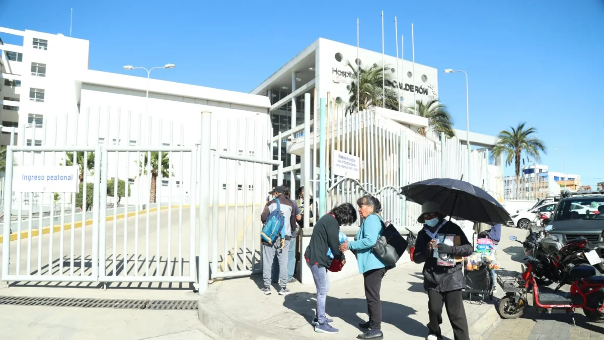 Situación. El Hospital General Docente de Calderón, norte de Quito, enfrenta denuncias de pacientes por falta de insumos, de medicamentos, de turnos y de atención.
