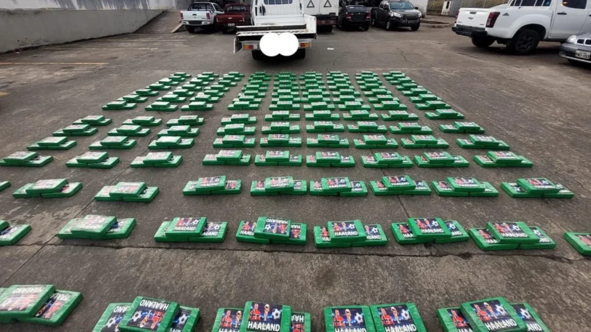 Policías interceptaron un camión sospechoso durante un operativo antidrogas cerca de Tulcán.