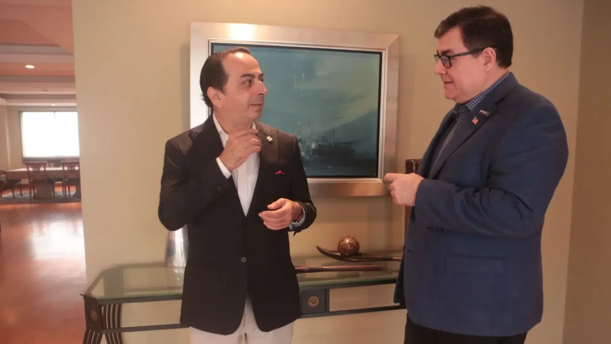 Marco Ribadeneira y Robert Aillón, de Ecuador Space Society, sostienen que el país es un lugar atractivo para la industria espacial