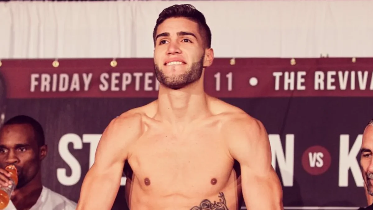 Prichard Colón durante su etapa como boxeador profesional, cuando construía una prometedora carrera sobre el ring.