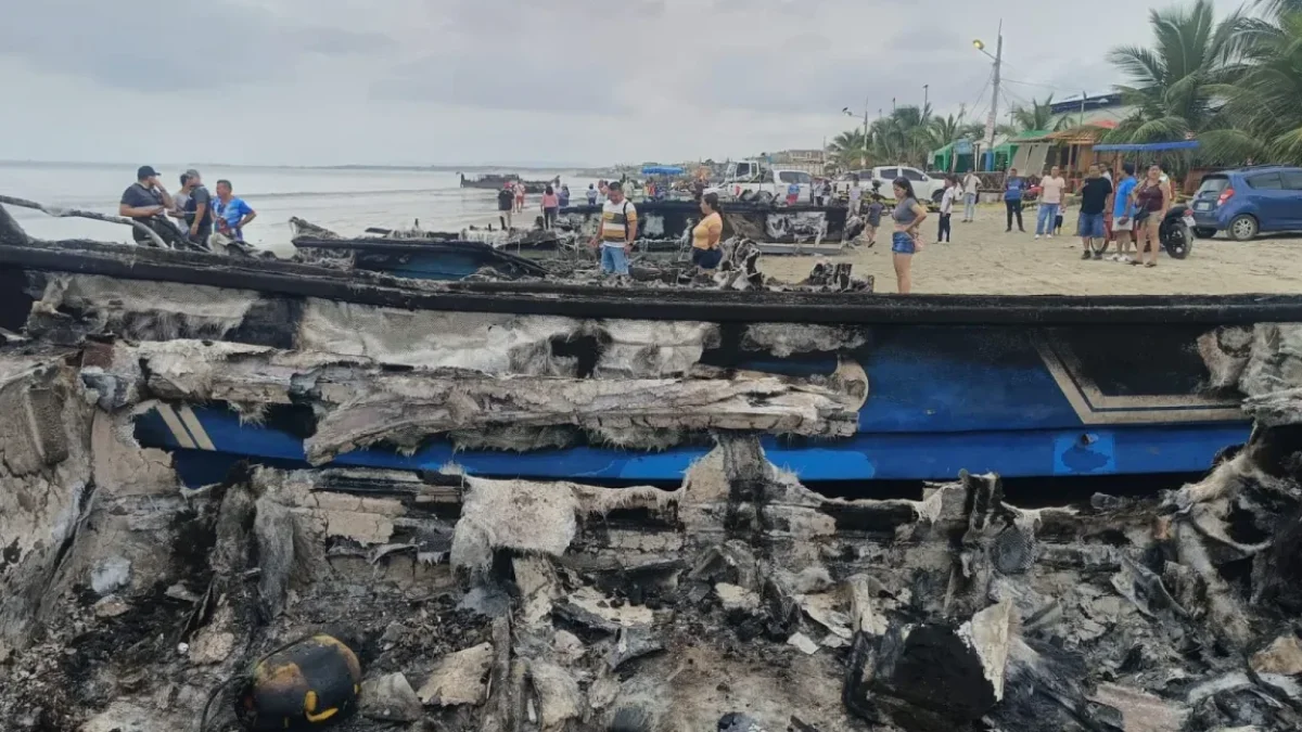 Las embarcaciones quedaron destrozadas en Manta