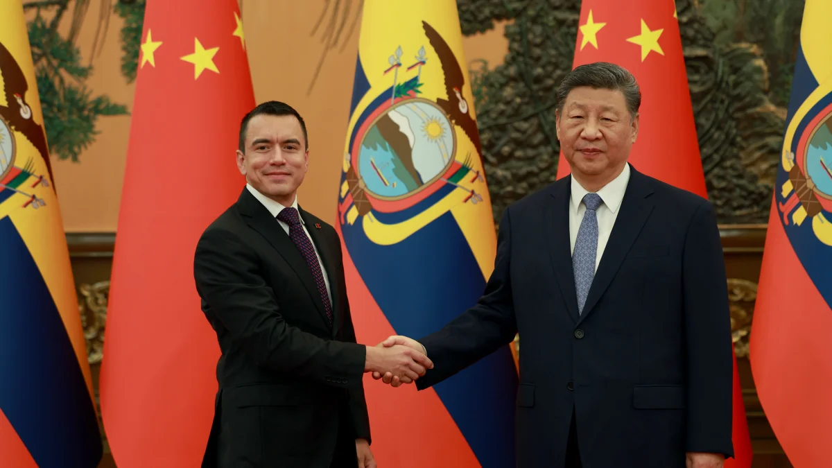 El presidente Noboa y su homólogo de China, Xi Jinping, en una gira de 2025.