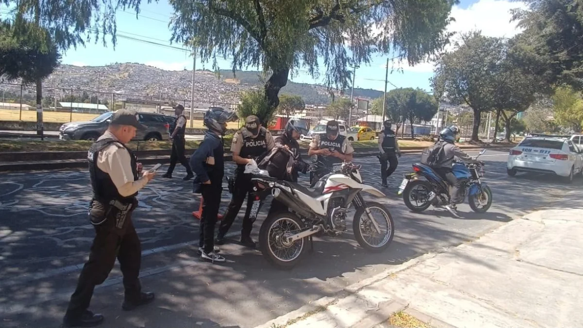 La Policía ha intensificado los operativos con controles a personas, vehículos y motocicletas.