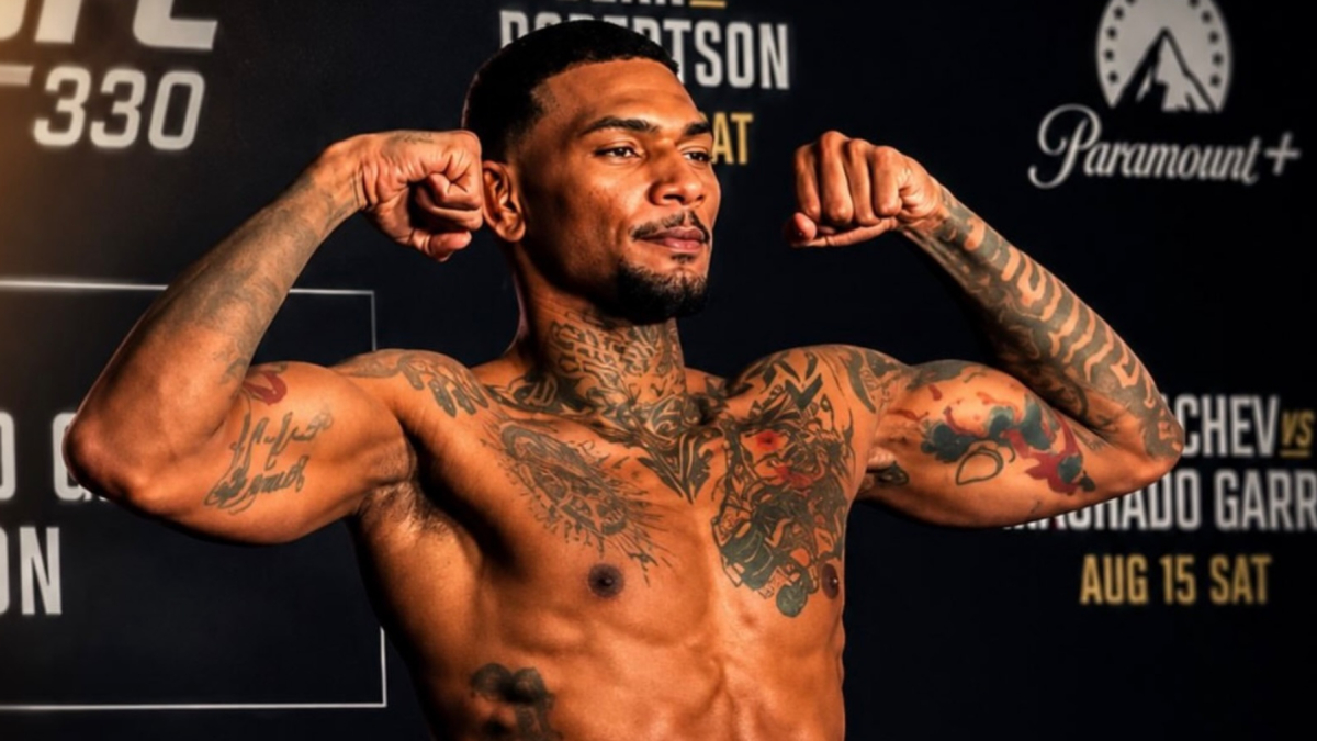Michael Morales durante el pesaje oficial de UFC 330, este 14 de agosto.