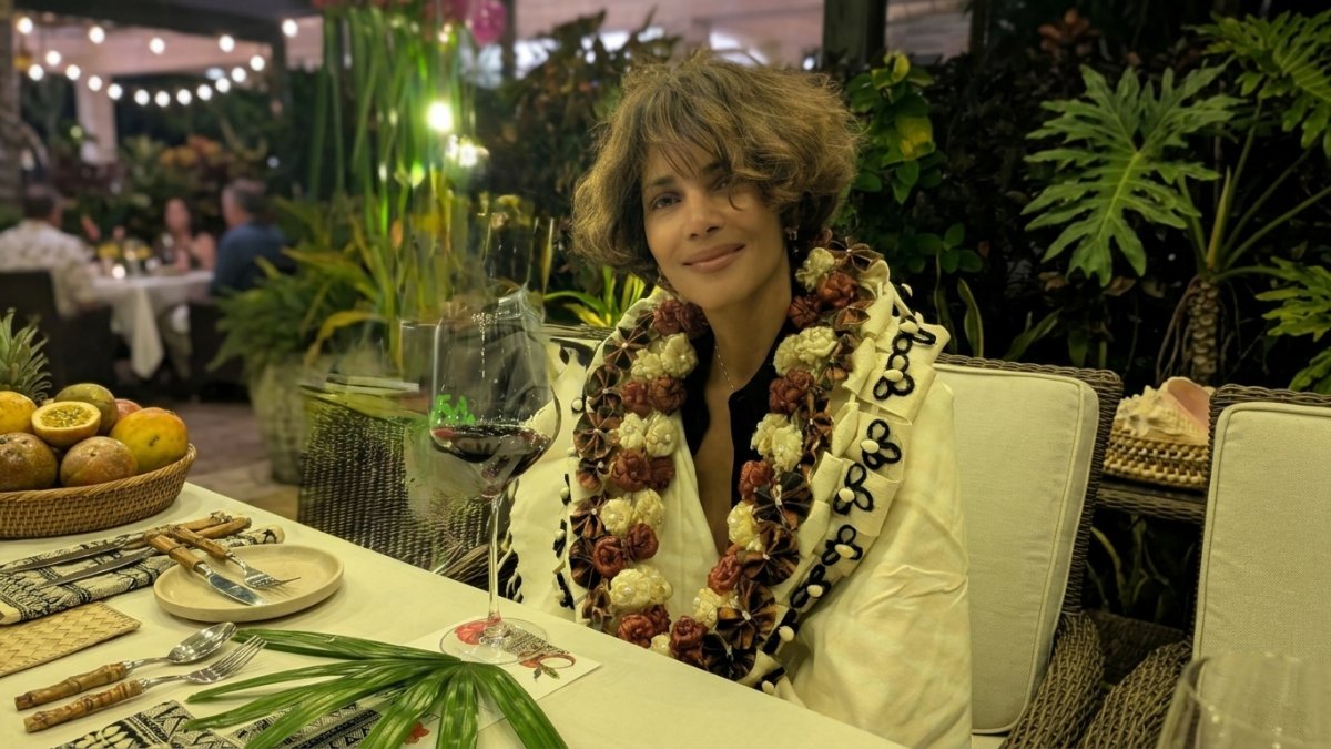 Halle Berry cumple 60 años de una vida que incluye un premio Óscar, la producción, la dirección y la defensa de la salud femenina y la edad.