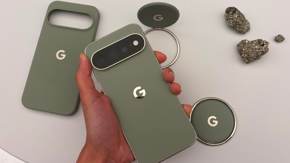 Google presenta el Pixel Tag junto a sus accesorios, diseñado para localizar objetos y también el teléfono.