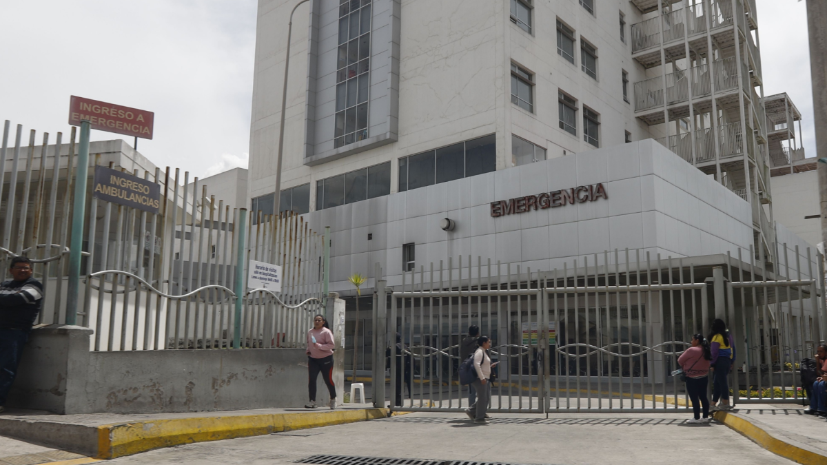 El sistema de salud pública de Ecuador enfrenta problemas de abastecimiento y condiciones hospitalarias que preocupan a pacientes y usuarios.