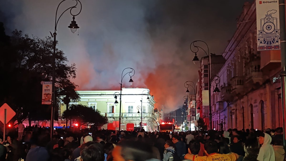 Alerta por incendio en el centro de Riobamba este 15 de agosto de 2026