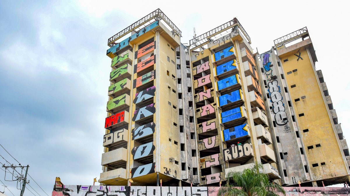 El color retornó al edificio Multicomercio.