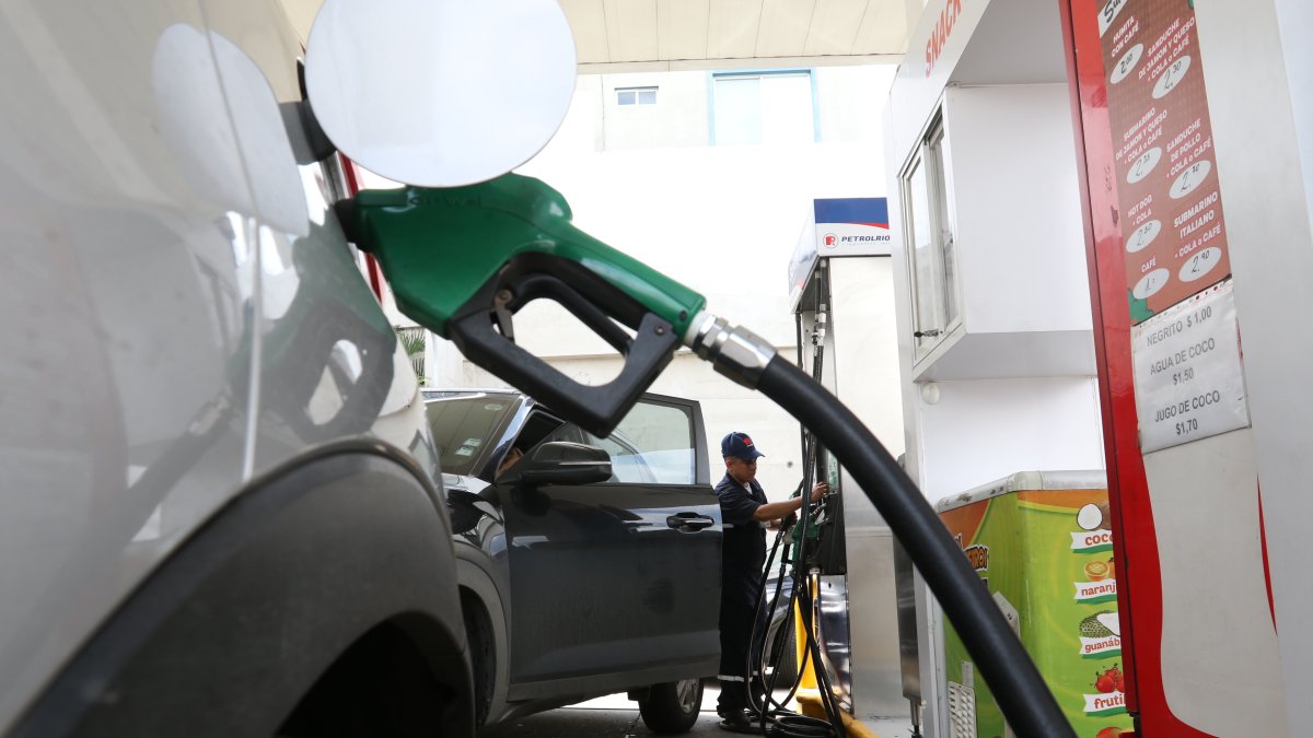 En Perú se incrementó el precio de los combusibles.