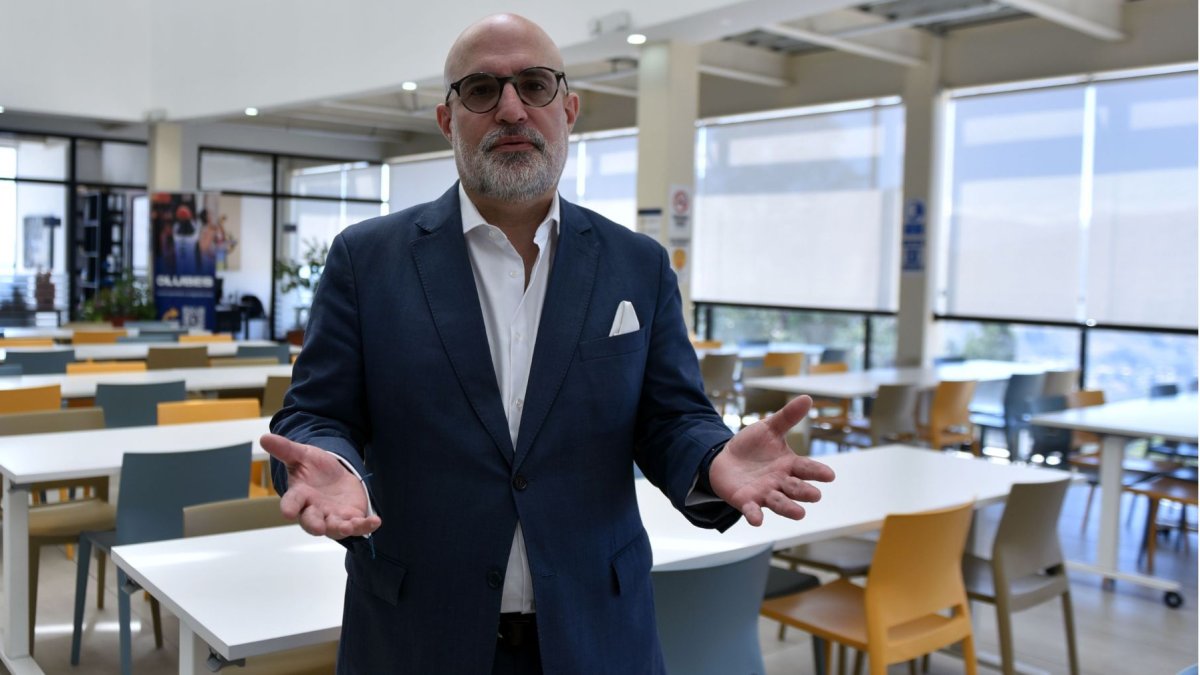 Arturo Moscoso dice que inhabilitaciones alteran la competencia electoral y estrategias de campaña.