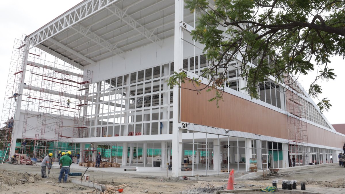 El Centro de Convenciones del Pacífico, en la ULEAM, registra un avance de construcción que supera el 95%
