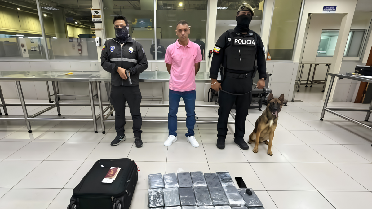 Paquetes de cocaína incautados a un ciudadano español en el aeropuerto de Guayaquil.