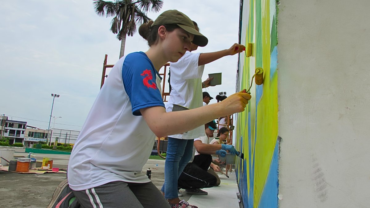 Artistas ecuatorianos podrán participar en la iniciativa “Embelleciendo el Barrio con MINI”, que contempla la creación de 10 murales en distintos sectores de Quito.