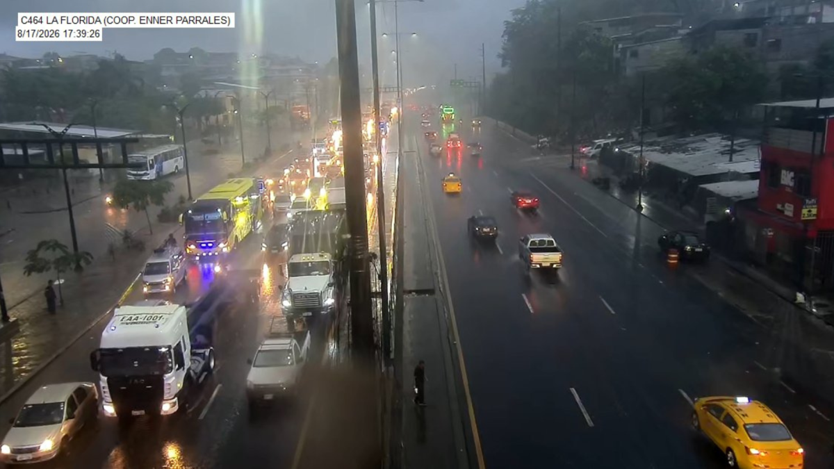 En el sector de Florida Norte, en la vía Perimetral, fue uno de los puntos donde llovió este 17 de agosto.