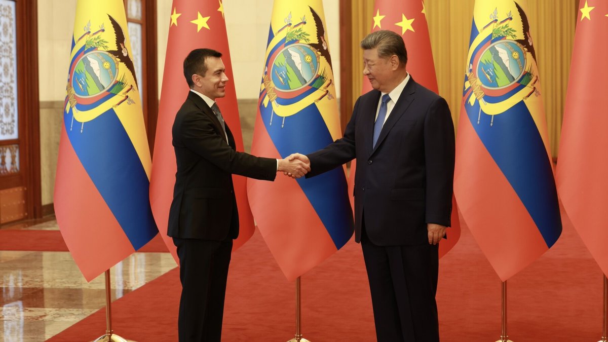 El presidente chino Xi Jinping recibió al mandatario ecuatoriano Daniel Noboa en el el Gran Palacio del Pueblo.