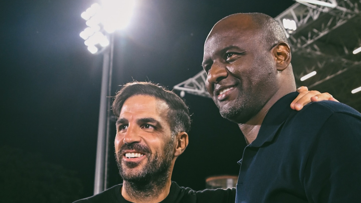 Patrick Vieira durante un partido de la UEFA, en su etapa como entrenador.