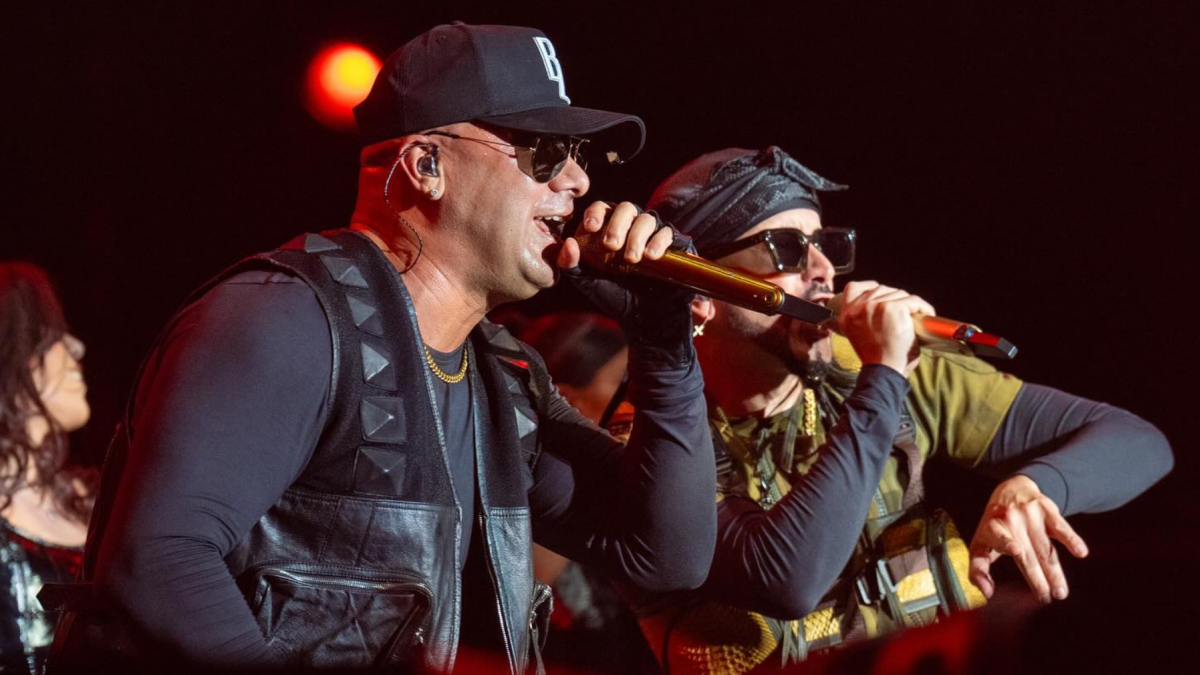 Wisin (izquierda) anunció la creación de la Universidad del Perreo en Puerto Rico, un proyecto dedicado a estudiar la historia y cultura del reguetón.