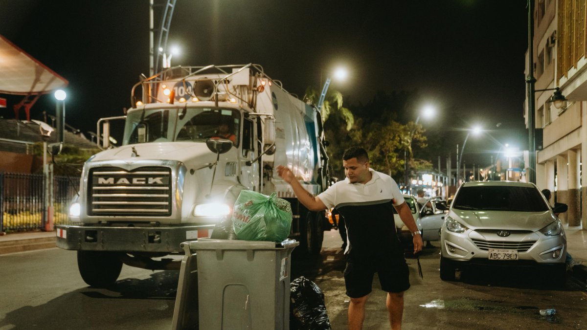 El centro de Guayaquil genera hasta 150 toneladas de basura al día.