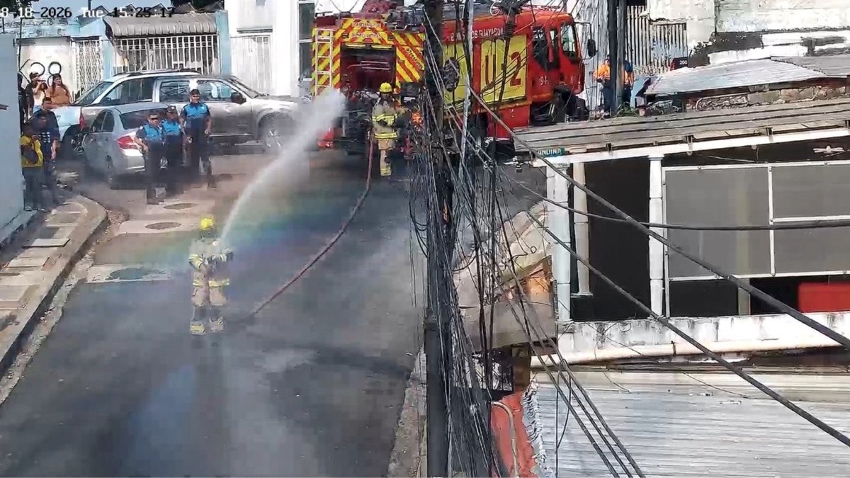 Bomberos acudieron hasta una emergencia reportada en el cerro del Carmen, la tarde de este martes 18 de agosto.