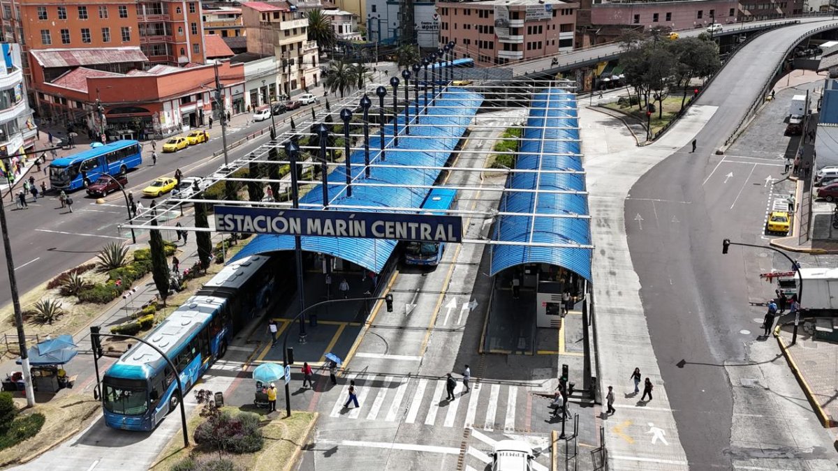 La Ecovía modificará temporalmente sus horarios debido a las obras viales en la avenida 12 de Octubre, en Quito, desde este martes.