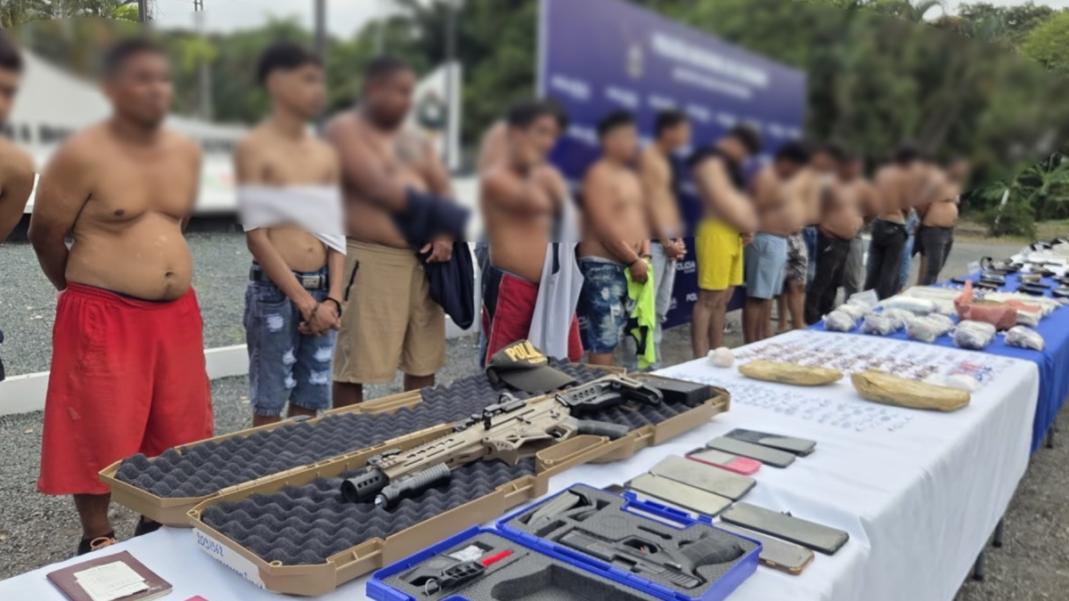 Armas y centro de monitoreo incautados en operativo policial en la vía a la costa.