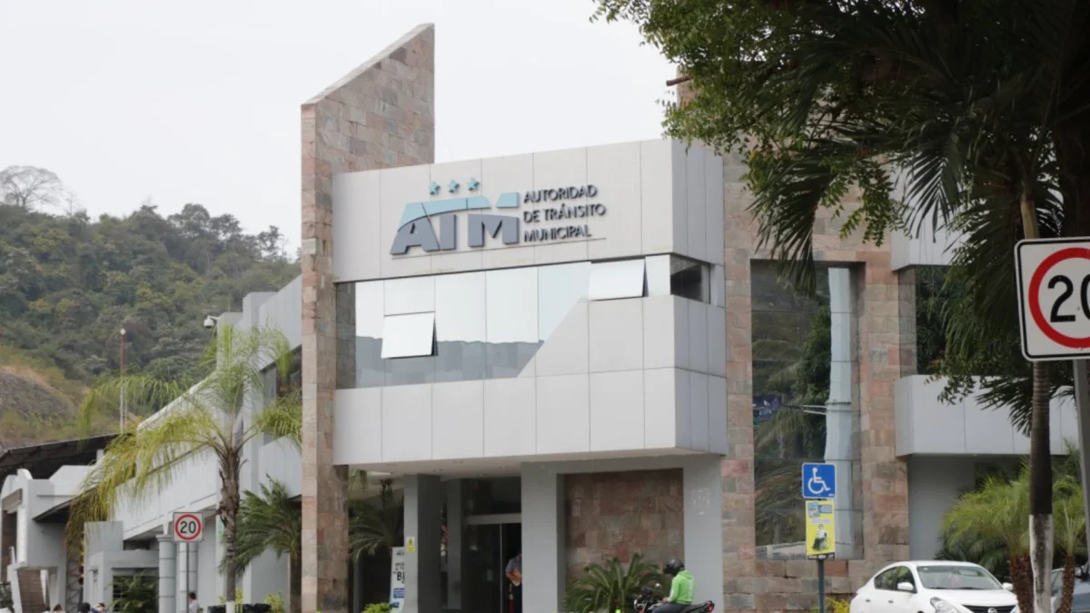 El caso ocurre en medio de otros cuestionamientos recientes al accionar de agentes de tránsito en Guayaquil.