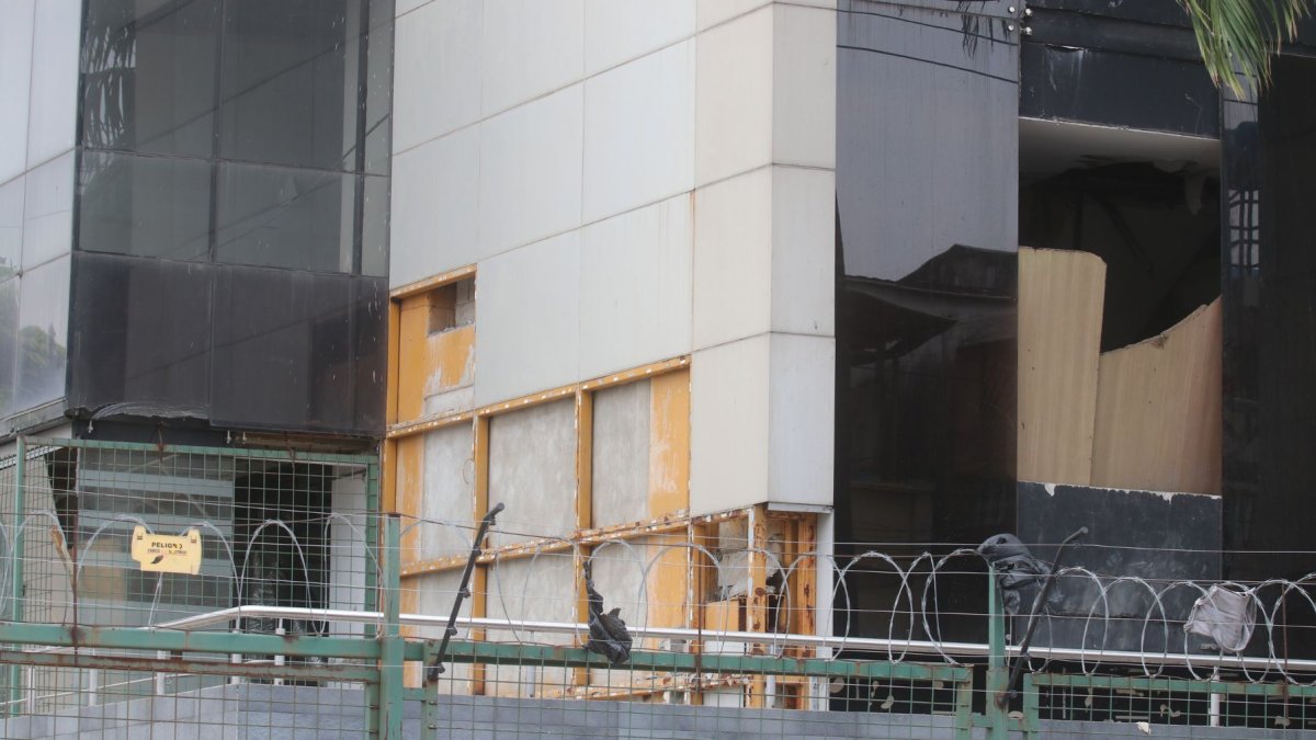 Edificio del centro de Guayaquil que fue afectado en su estructura en el terremoto de Manabí en 2016.