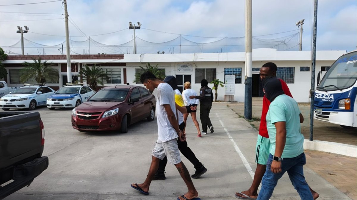 Tres sospechosos de Los Choneros fueron enviados a prisión por el crimen de un funcionario en Salinas.