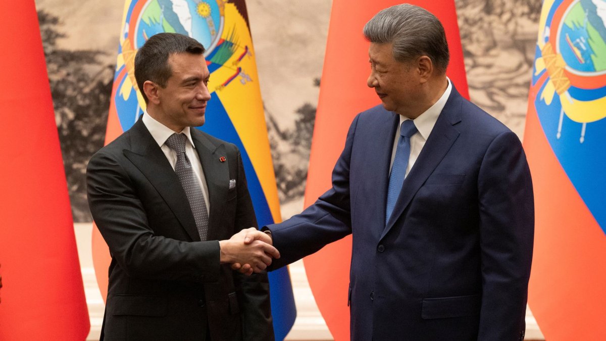 La visita del presidente Noboa al presidente de China Xi Jinping, en Pekín. refleja el pragmatismo de Ecuador entre dos potencias, pues mantiene excelentes relaciones con Estados Unidos.