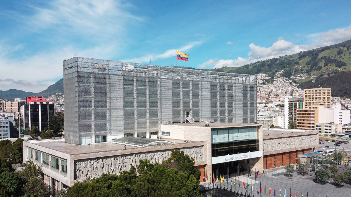 La bandera del Palacio Legislativo se mantendrá a media asta por tres días.