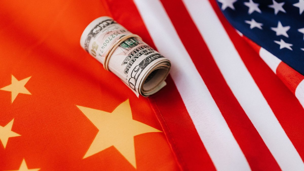 Es engañoso decir que EE.UU. decidió abrir el comercio con China mediante una decisión puntual en 2000-2001. Washington había renovado anualmente el estatus comercial de China desde 1980.