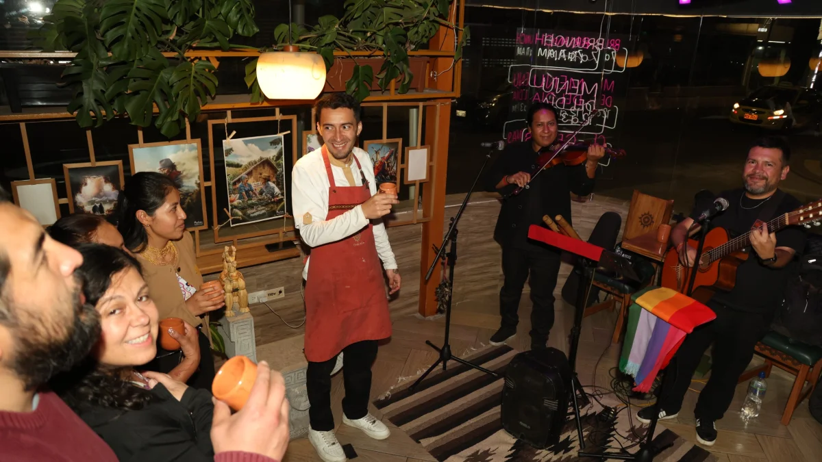 En negocios de la calle Juan Rodríguez hubo música en vivo, además de ofertas gastronómicas.
