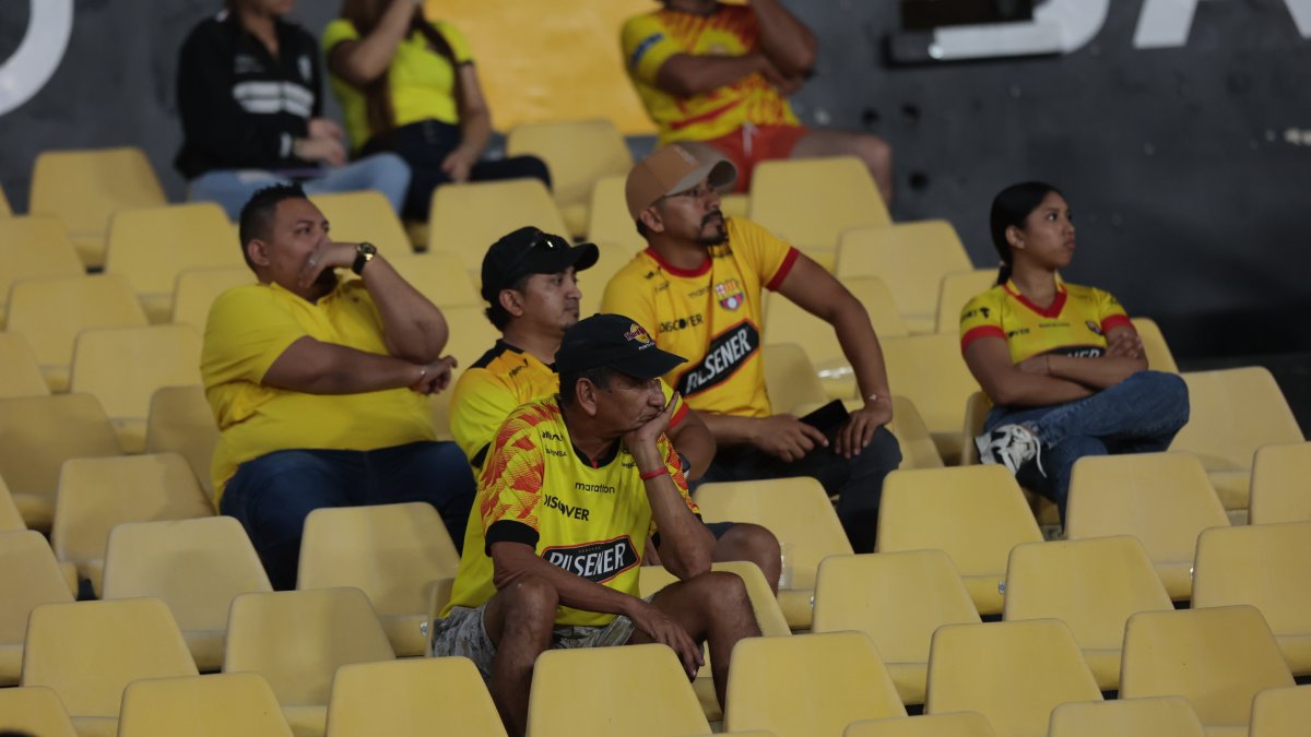 Poca afición se presentó en el Monumental para el partido entre Barcelona SC y Guayaquil City.