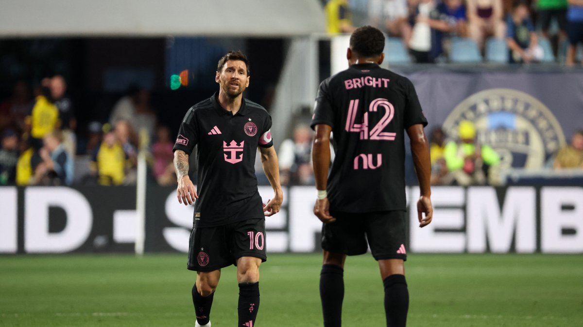 Lionel Messi (i) of Inter Miami en el partido de Inter Miami ante Philadelphia Union. Anotó el 2-1.
