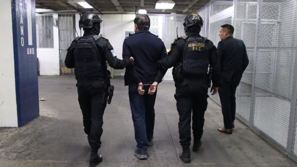 Guatemala capturó a Wilson Mendoza Barberan, exfuncionario público de Ecuador, con orden de extradición a Estados Unidos por narcotráfico.