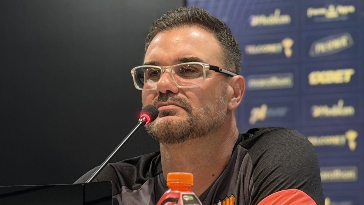 Pablo Trobbiani, director técnico de Barcelona SC, en rueda de prensa.