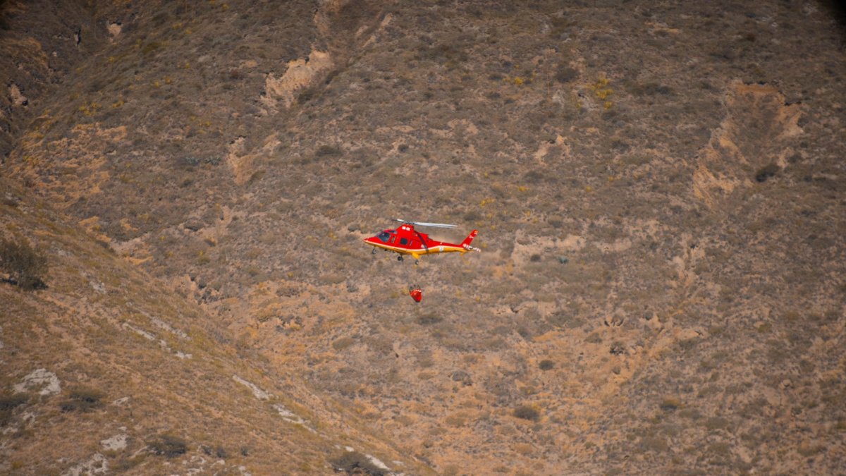 Bomberos trabajaron en el control del incendio forestal registrado en la Reserva Geobotánica Pululahua.