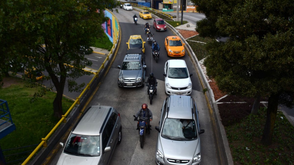 Cada vez aumenta el número de motos y con el mismo ritmo la irresponsabilidad de sus conductores, sin que nadie exija que se cumplan las normas legales y reglamentarias.