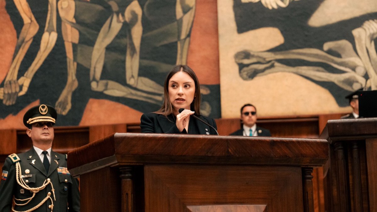 Mishel Mancheno dirigió ante el Pleno unas palabras en honor a quien fue director del Centro Nacional de Inteligencia.