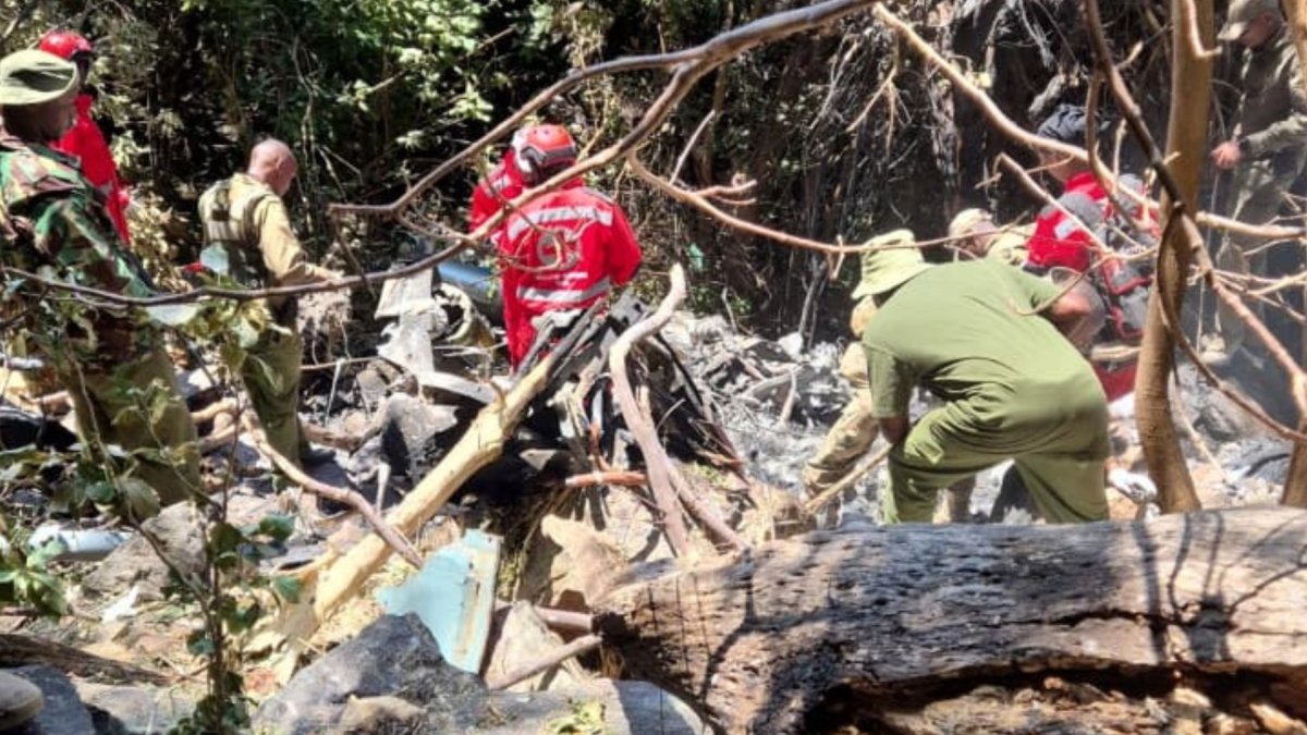 El accidente provocó un incendio que dificultó el acceso a la zona del impacto.