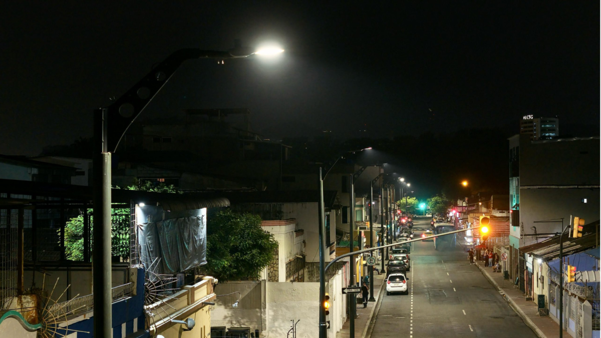 Las calles del barrio Orellana están más iluminadas luego de que la Alcaldía renovó las luminarias con tecnología LED.